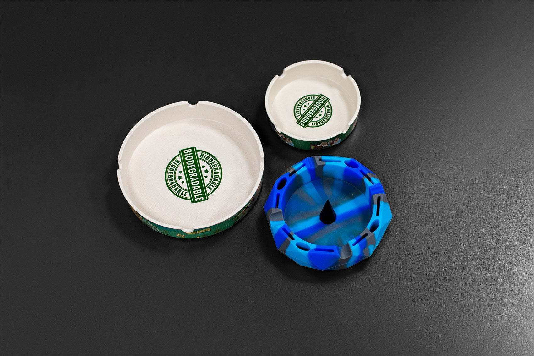 Wholesale Ashtrays above view standing on a black office table