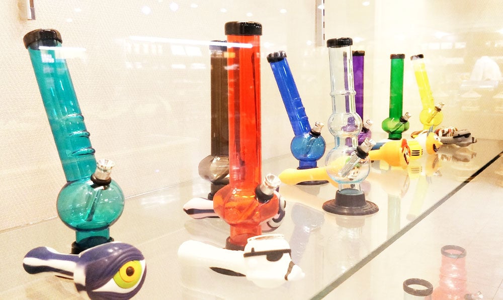 Water and hand pipes arranged in glass display cabinet