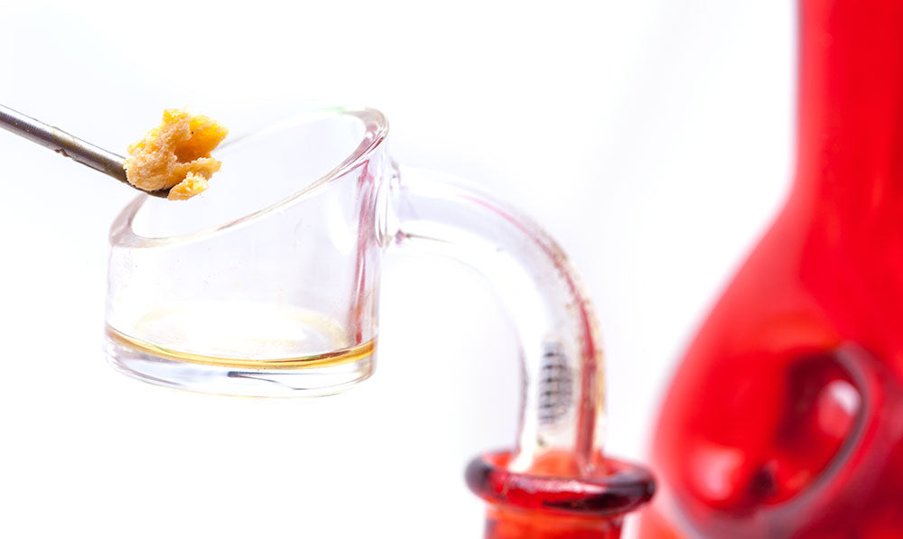 glass banger being filled with dab concentrate