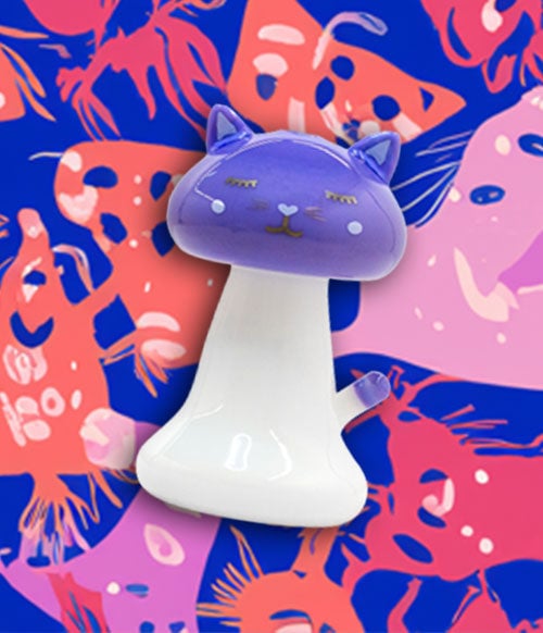 Sakibomb Mushroom rig with cat print in background
